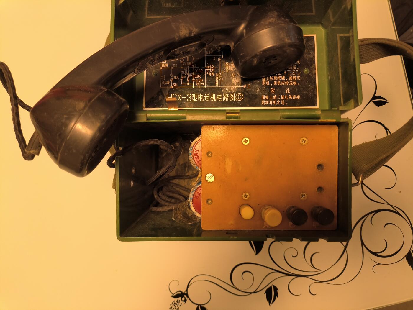 （店主清仓 大量自藏 制服徽章盛宴）罗岚⭐爱藏⭐甄选专拍第五场-分享拍场赚佣（实体经营） 对越自卫反击时期 HCX - 3型野战电话机（带手摇发电功能）未测试