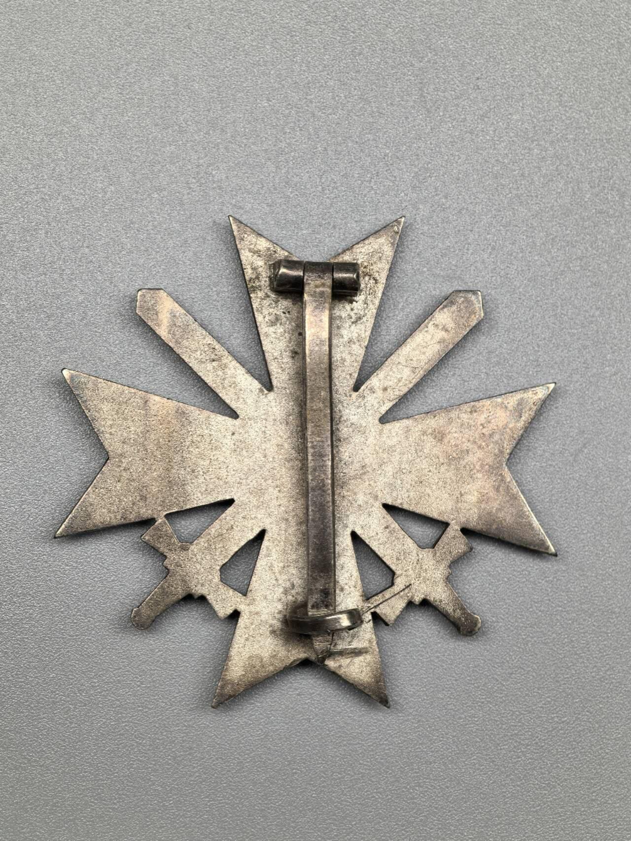 小驴勋章奖章收藏1月31日周六晚六点拍卖（珍爱和平，收藏战争，铭记历史，勿忘国耻，忠党爱国。有偿代拍，送拍规则在简介最后，参拍须阅读规则后再参拍，关系到运费包装发货时效真假辨别等关键信息，拍卖时不再发原图，看大图店主微信码在拍卖店铺介绍里） 得三一级佩剑战功十字勋章，铜合金镀银