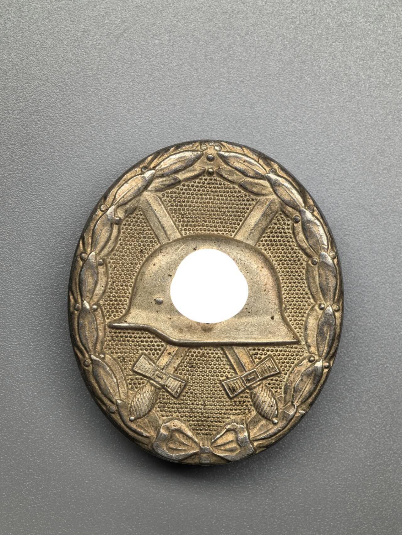 小驴勋章奖章收藏1月31日周六晚六点拍卖（珍爱和平，收藏战争，铭记历史，勿忘国耻，忠党爱国。有偿代拍，送拍规则在简介最后，参拍须阅读规则后再参拍，关系到运费包装发货时效真假辨别等关键信息，拍卖时不再发原图，看大图店主微信码在拍卖店铺介绍里） 现代工艺品银级战伤奖章