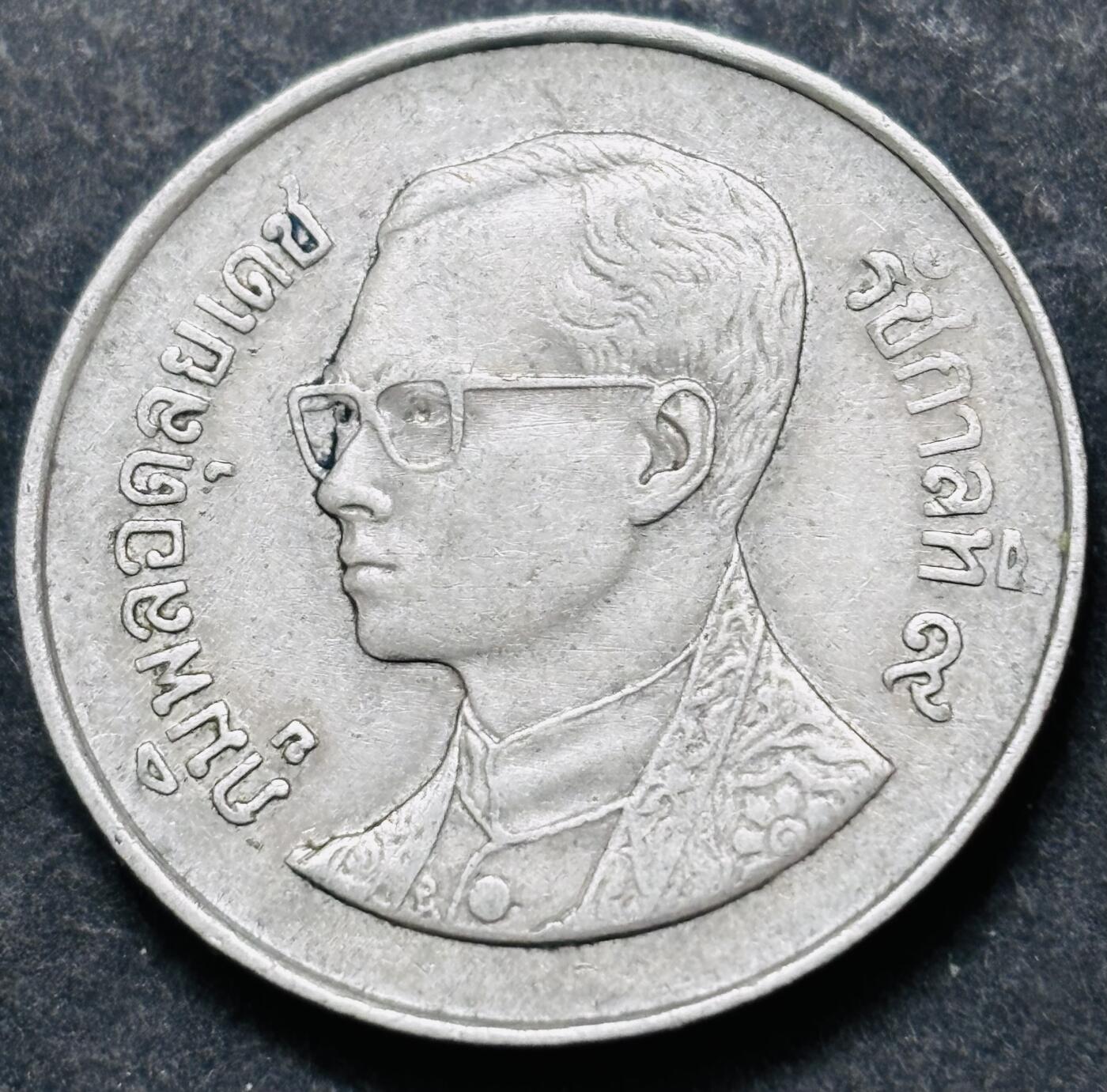 文馨钱币收藏 2026新年第五场（第 291 场）【长期接代拍品】 少见版本，龙头在右边，1987-88 年泰国老版 5 泰铢，第 17 版本，只发行两年，5 泰铢更是少见