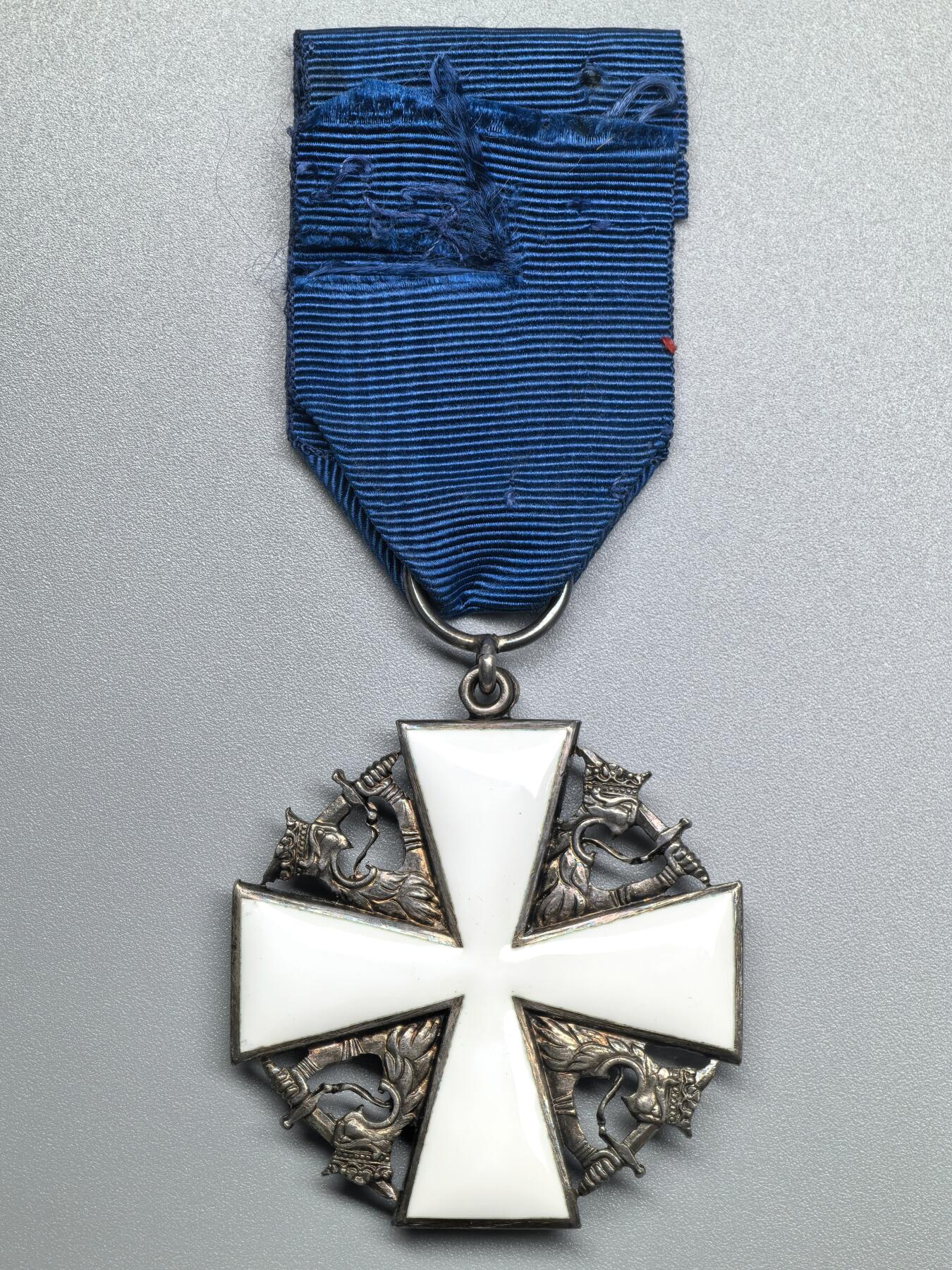 小驴勋章奖章收藏1月31日周六晚六点拍卖（珍爱和平，收藏战争，铭记历史，勿忘国耻，忠党爱国。有偿代拍，送拍规则在简介最后，参拍须阅读规则后再参拍，关系到运费包装发货时效真假辨别等关键信息，拍卖时不再发原图，看大图店主微信码在拍卖店铺介绍里）