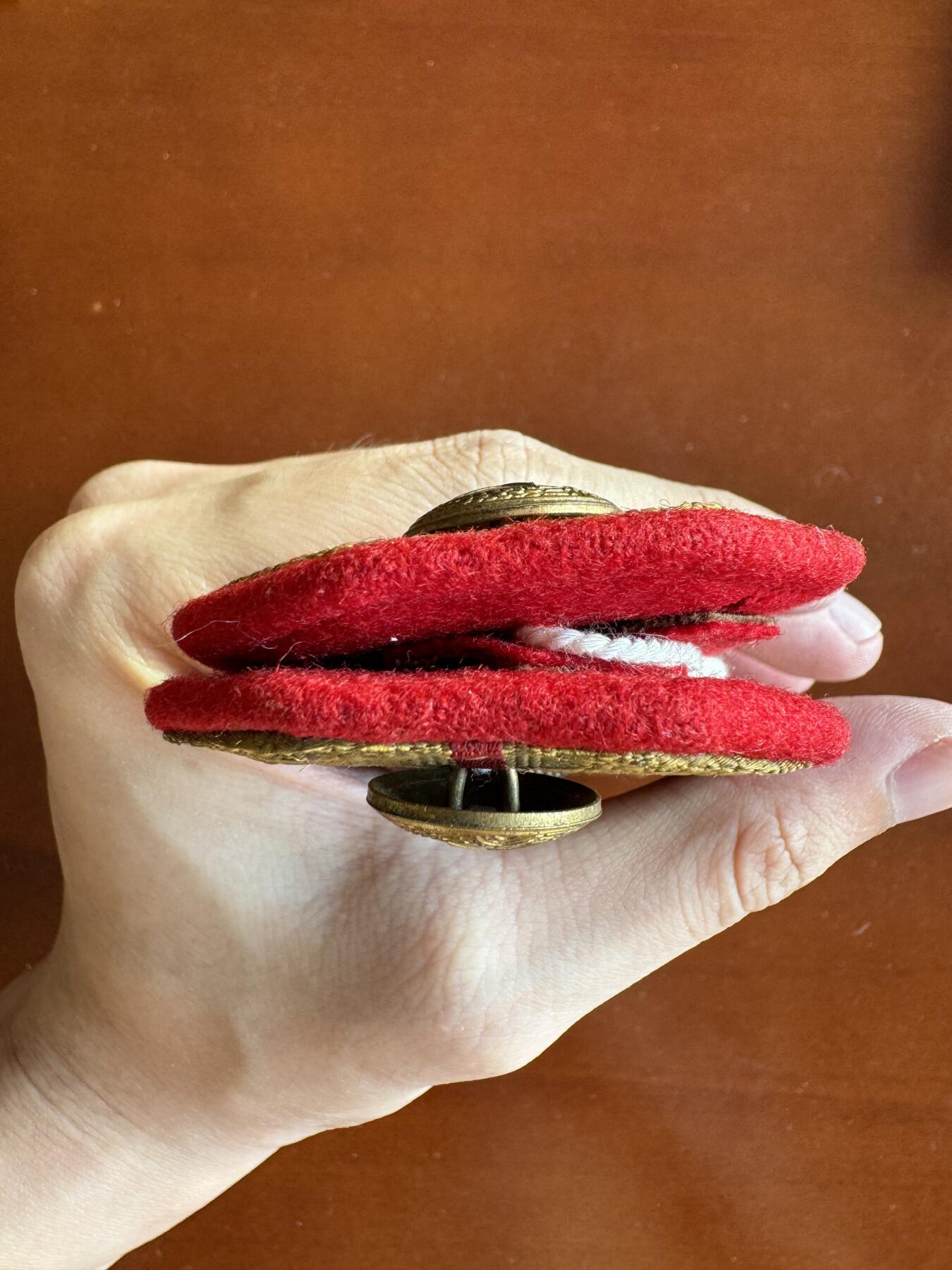 五哥徽章群   31号周六晚上八点4群联拍 肩