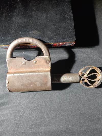 115期新疆红钱粟特钱币丝路钱币专场 - 清代新疆少数民族地区铁锁(可正常打开)