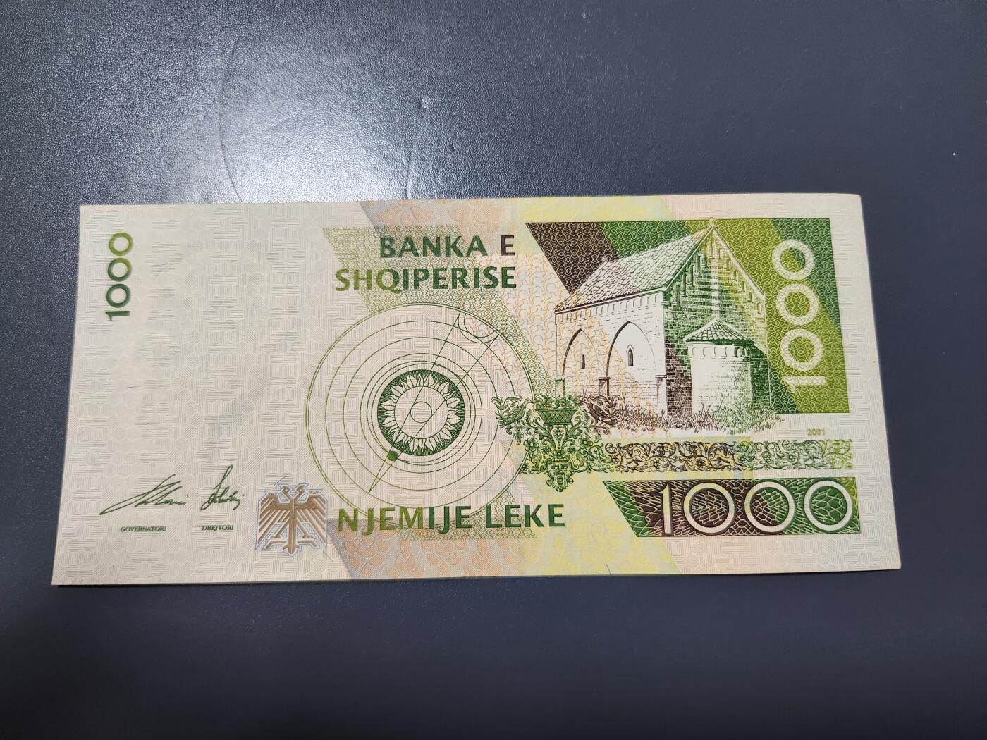 1月31号晚上8点 外国纸币自动截拍第16场  阿尔巴尼亚2001年1000列克  沃伊德耶斯教堂 186226近新