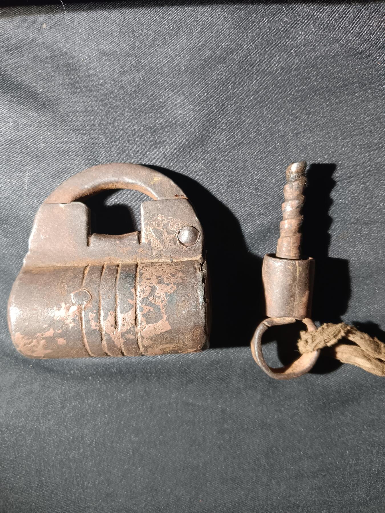 115期新疆红钱粟特钱币丝路钱币专场 清代新疆少数民族地区铁锁(可正常打开)