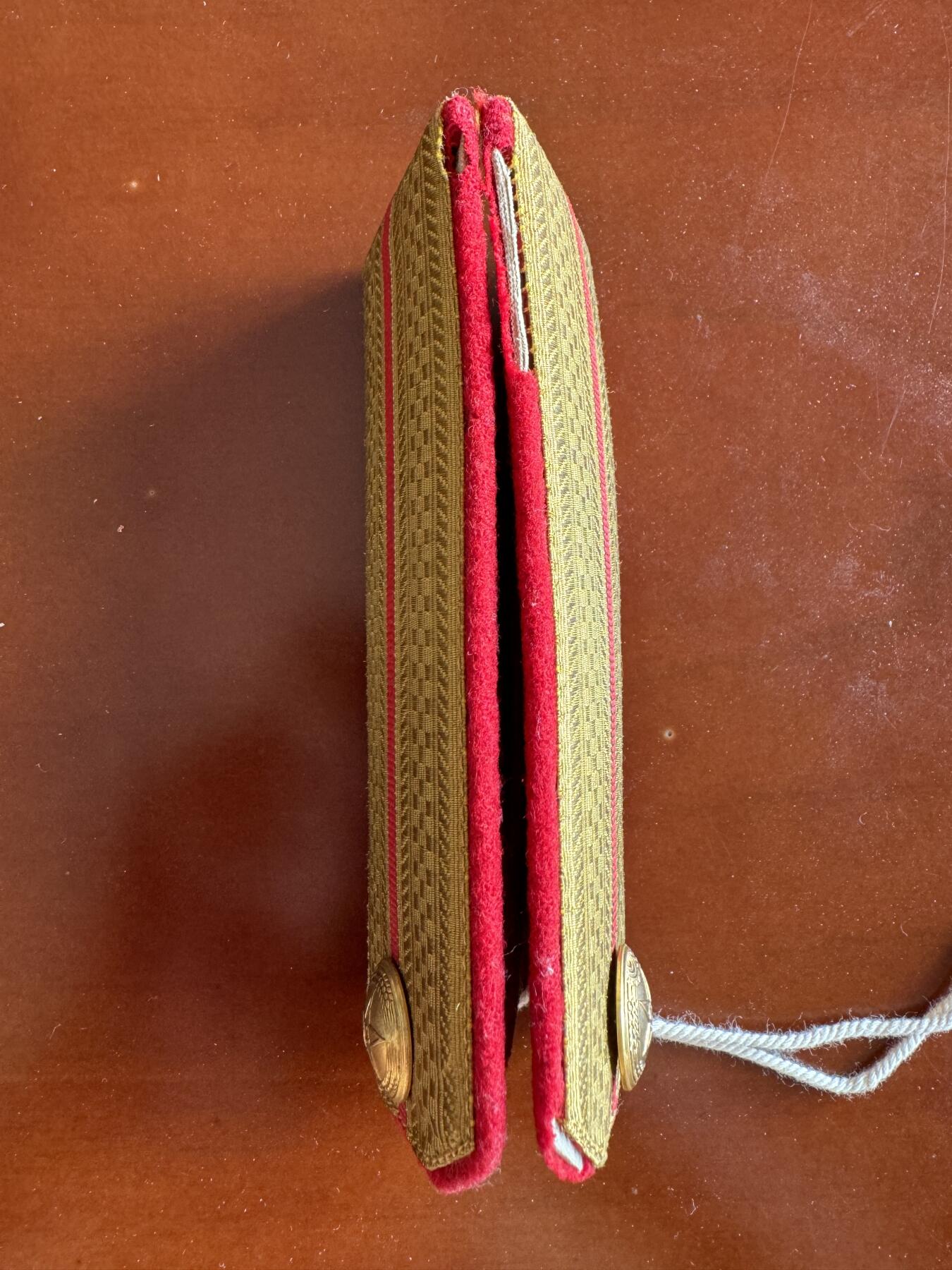 五哥徽章群   31号周六晚上八点4群联拍 肩