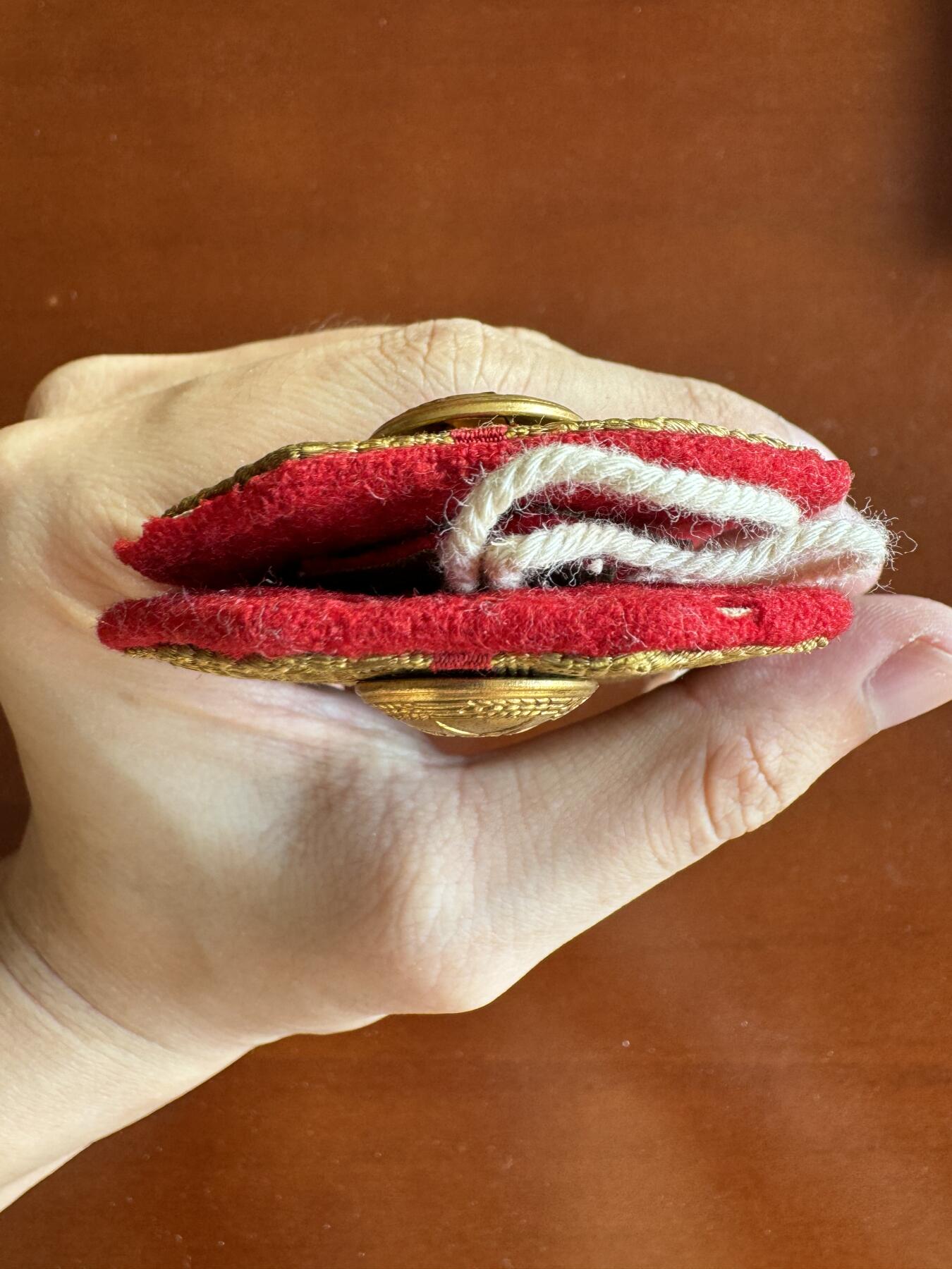 五哥徽章群   31号周六晚上八点4群联拍 肩