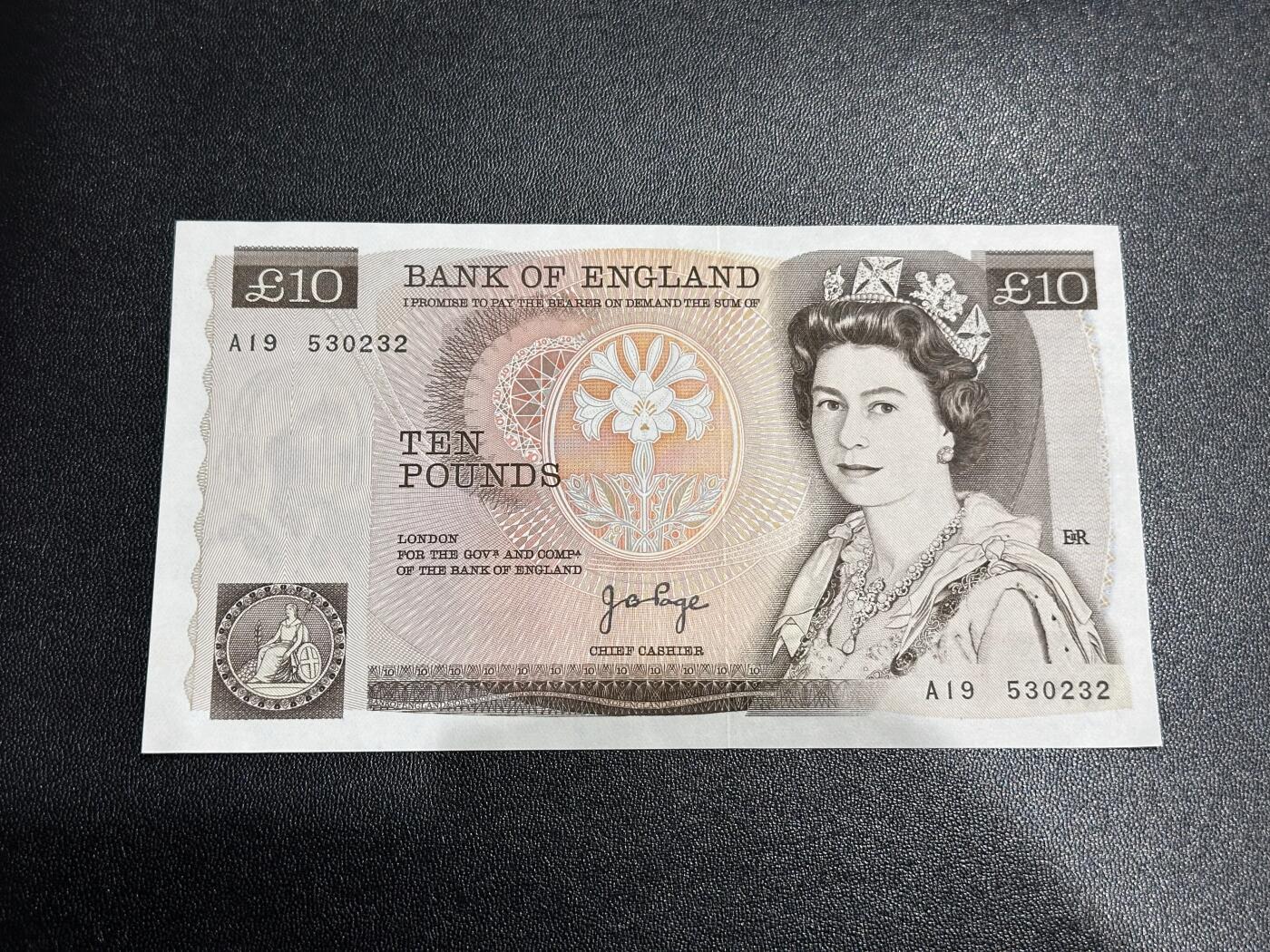 《外钞收藏家》第六百零六期（精品场）（本平台长期征集拍品、欢迎藏友们联系合作） 英国D序列10镑 AU品相 无47