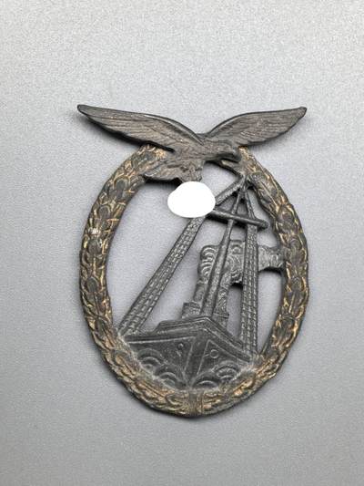 小驴勋章奖章收藏1月31日周六晚六点拍卖（珍爱和平，收藏战争，铭记历史，勿忘国耻，忠党爱国。有偿代拍，送拍规则在简介最后，参拍须阅读规则后再参拍，关系到运费包装发货时效真假辨别等关键信息，拍卖时不再发原图，看大图店主微信码在拍卖店铺介绍里） - 现代工艺品空军海战奖章