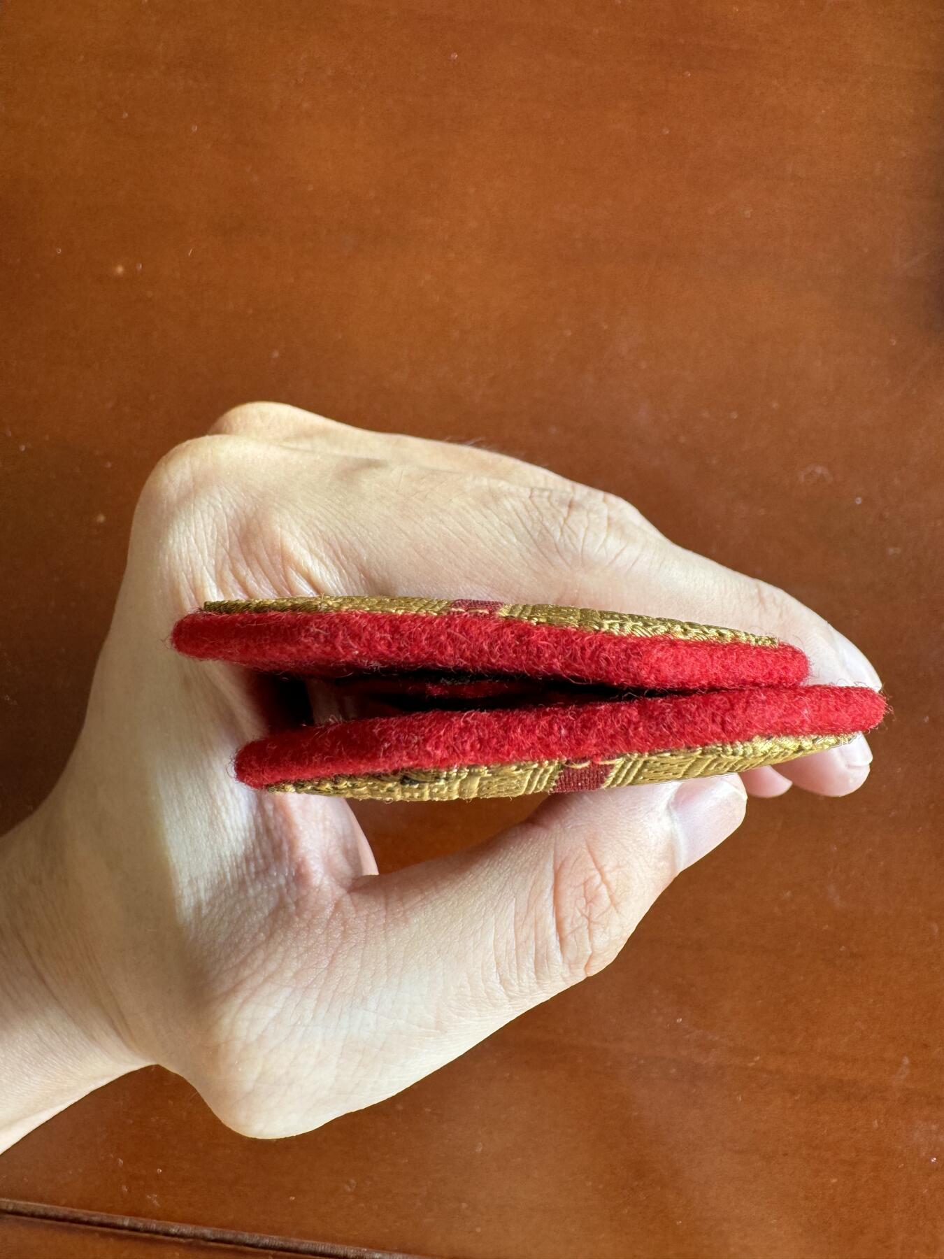 五哥徽章群   31号周六晚上八点4群联拍 肩