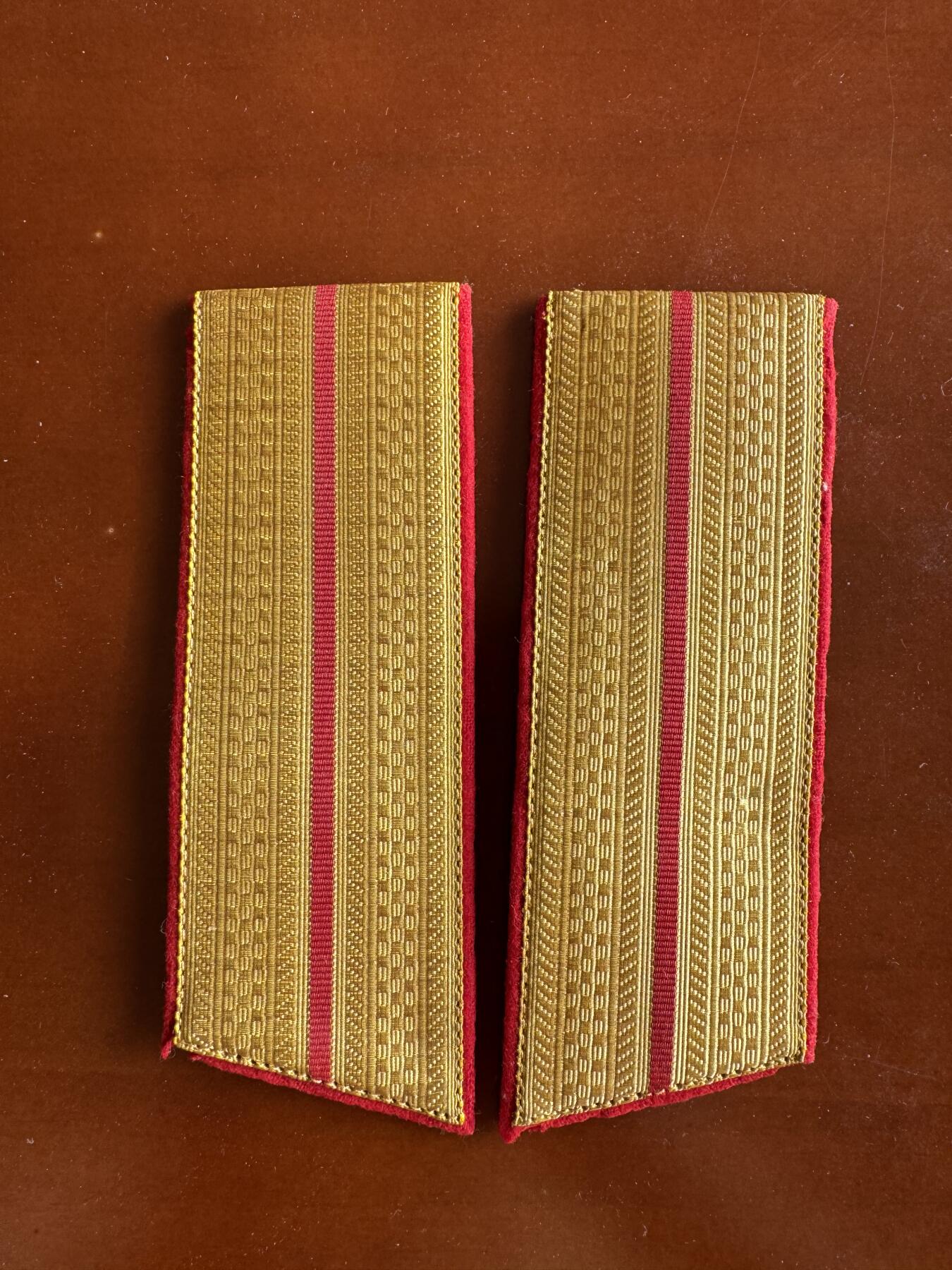 五哥徽章群   31号周六晚上八点4群联拍 肩