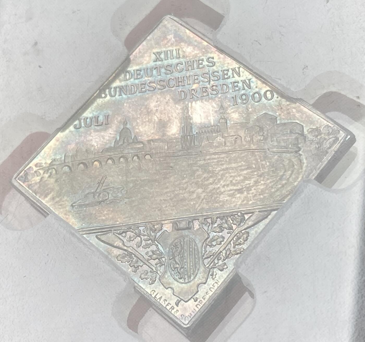 万国钱币拍卖第060期（万国六十期纪念大拍） PCGS SP65 1900年德国德累斯顿射击节景观银章 德射中经典Klippe设计 日耳曼尼娅与景观完美结合 镜面天鹅绒五彩PC冠军分顶级品 