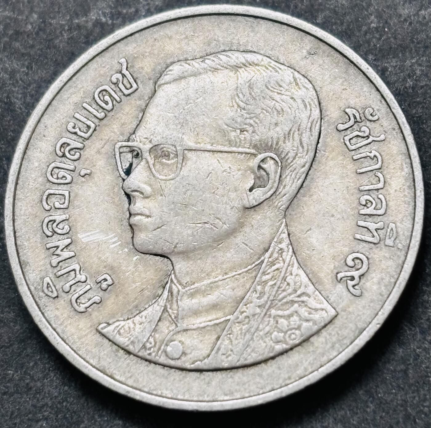 文馨钱币收藏 2026新年第五场（第 291 场）【长期接代拍品】 少见版本，龙头在右边，1987-88 年泰国老版 5 泰铢，第 17 版本，只发行两年，5 泰铢更是少见