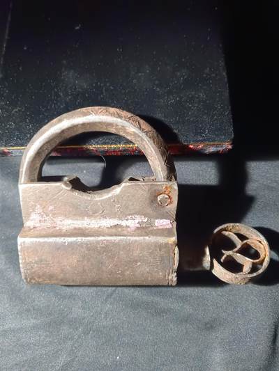 115期新疆红钱粟特钱币丝路钱币专场 - 清代新疆少数民族地区铁锁(可正常打开)