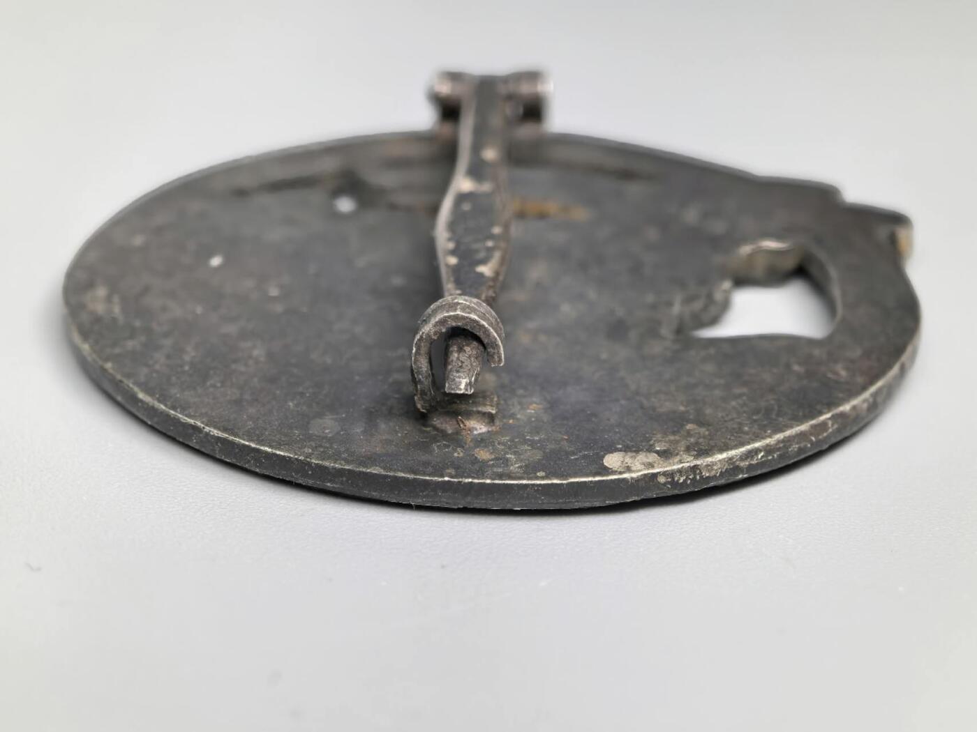 小驴勋章奖章收藏1月31日周六晚六点拍卖（珍爱和平，收藏战争，铭记历史，勿忘国耻，忠党爱国。有偿代拍，送拍规则在简介最后，参拍须阅读规则后再参拍，关系到运费包装发货时效真假辨别等关键信息，拍卖时不再发原图，看大图店主微信码在拍卖店铺介绍里） 现代工艺品海军突破封锁奖章