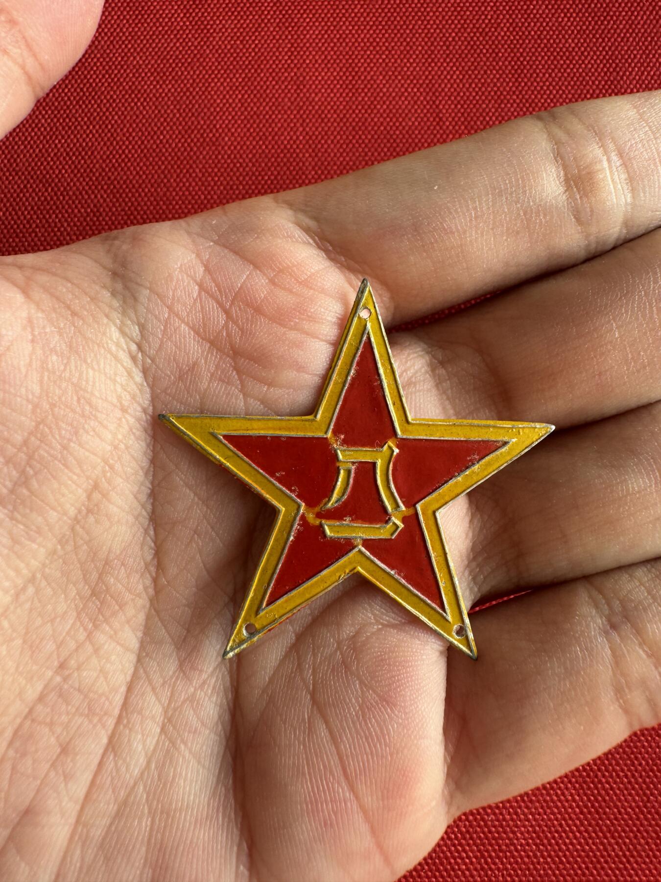 五哥徽章群   31号周六晚上八点4群联拍 铝