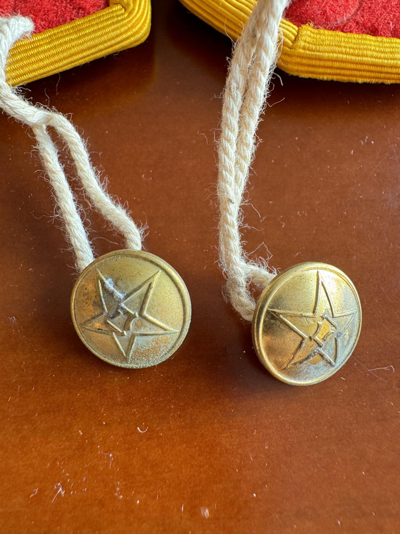 五哥徽章群   31号周六晚上八点4群联拍 肩