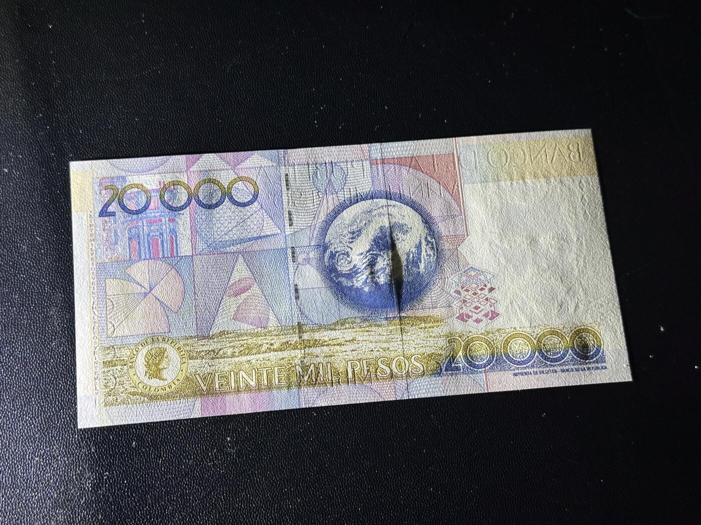 《外钞收藏家》第六百零六期（精品场）（本平台长期征集拍品、欢迎藏友们联系合作） 2003年哥伦比亚2万 全新UNC