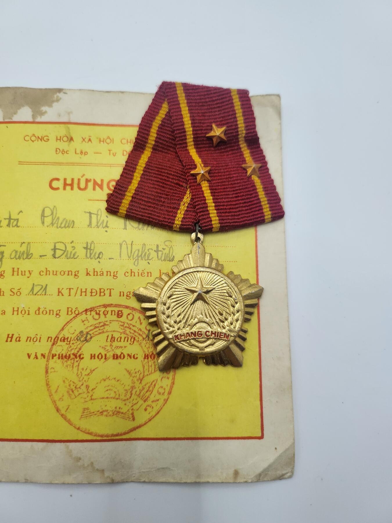 南水社第二次拍卖 1984年中越冲突期间 越南一级抗战勋章 少校潘氏金（应当为女性,稀少女性得主） 实发证书1655号