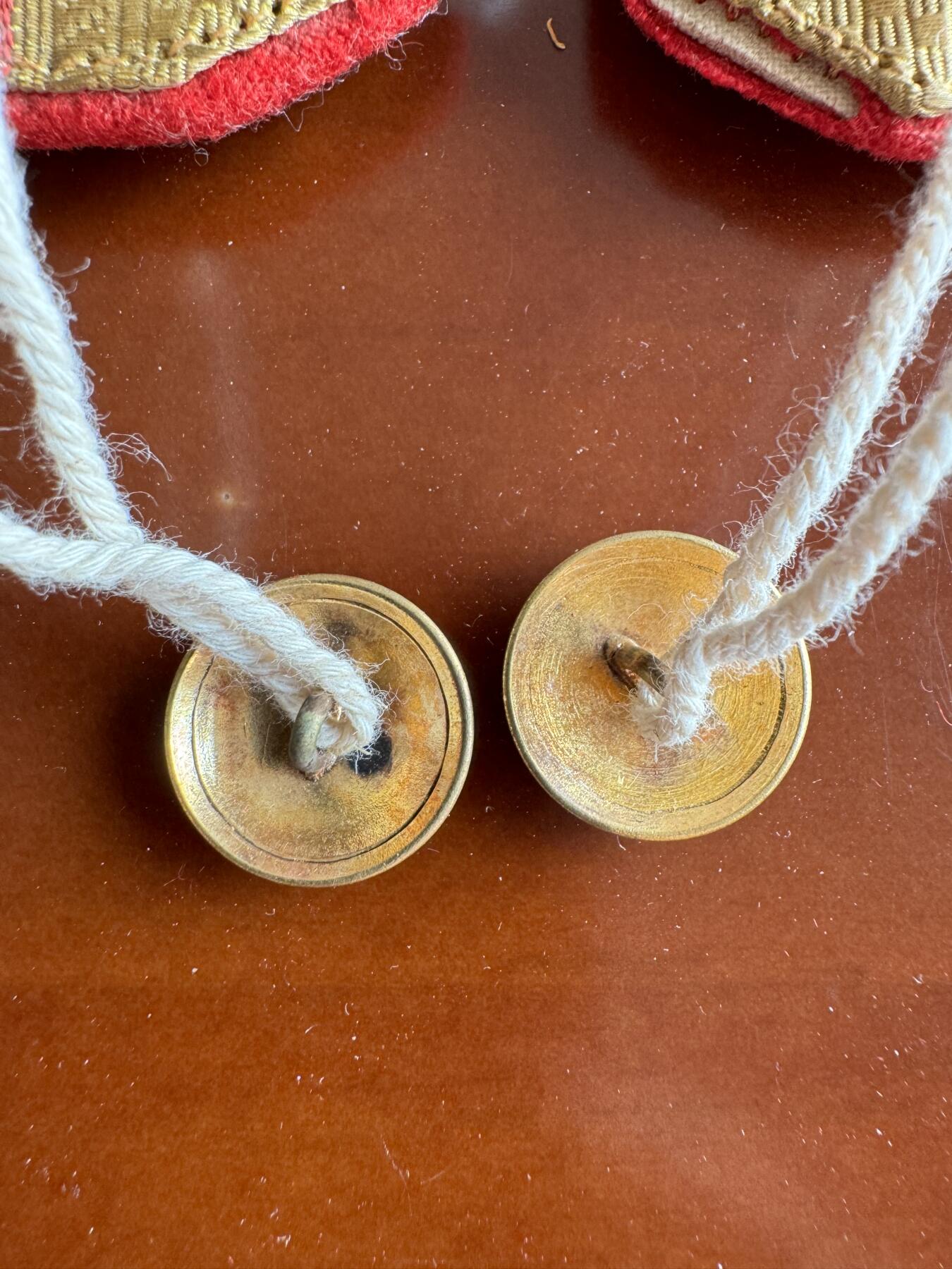 五哥徽章群   31号周六晚上八点4群联拍 肩