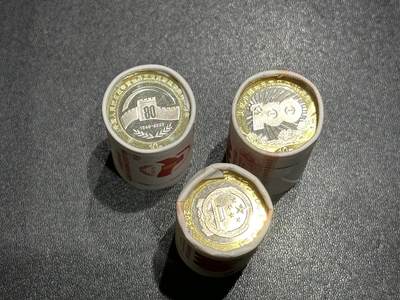 《外钞收藏家》第六百零六期（精品场）（本平台长期征集拍品、欢迎藏友们联系合作） - 抗战80周年纪念币一卷+建党100周年纪念币2卷