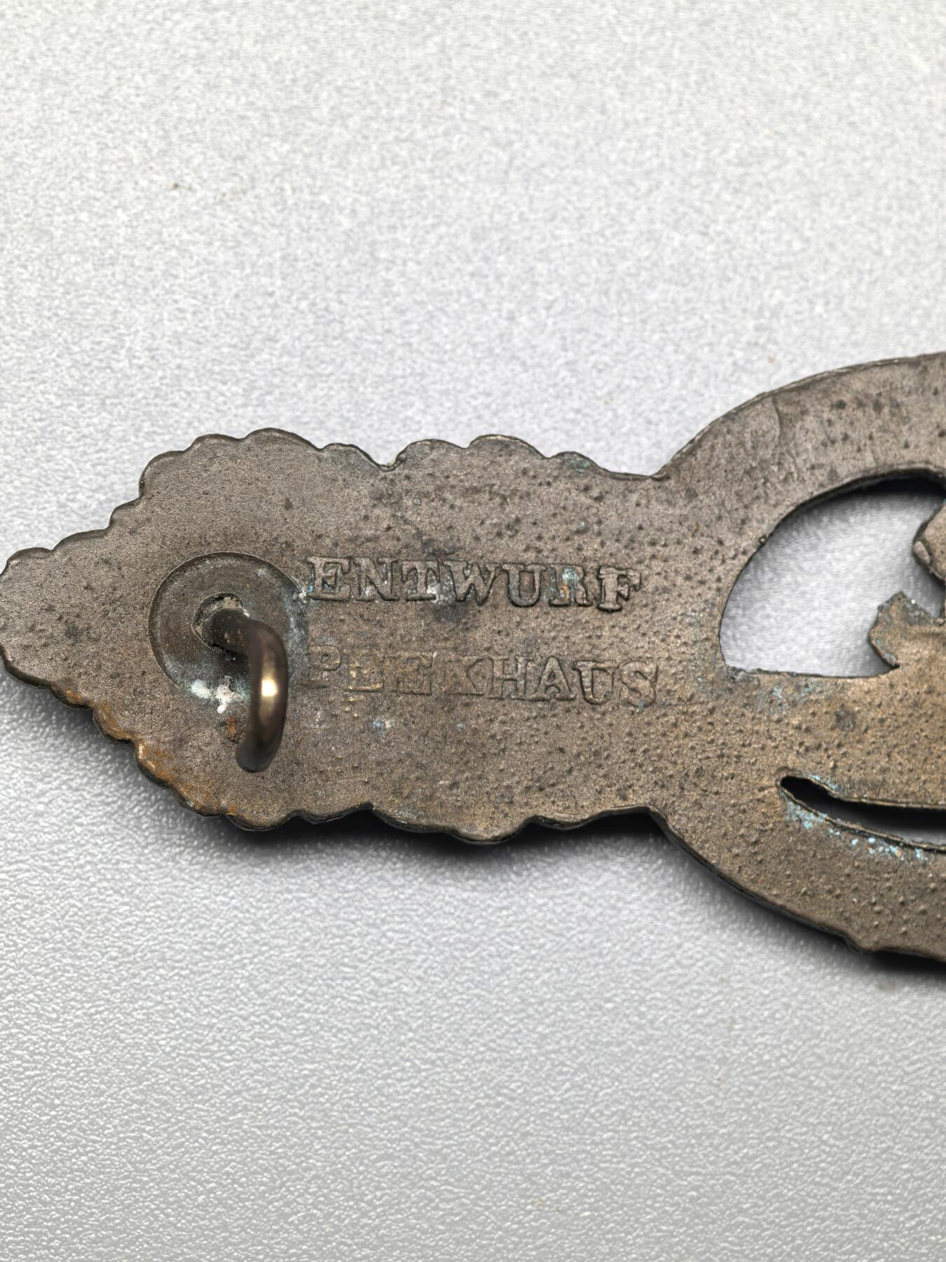 小驴勋章奖章收藏1月31日周六晚六点拍卖（珍爱和平，收藏战争，铭记历史，勿忘国耻，忠党爱国。有偿代拍，送拍规则在简介最后，参拍须阅读规则后再参拍，关系到运费包装发货时效真假辨别等关键信息，拍卖时不再发原图，看大图店主微信码在拍卖店铺介绍里）