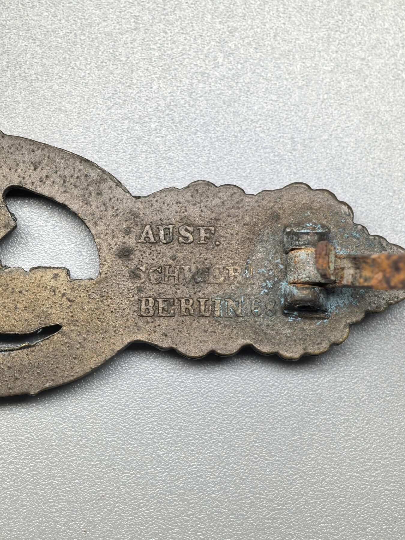 小驴勋章奖章收藏1月31日周六晚六点拍卖（珍爱和平，收藏战争，铭记历史，勿忘国耻，忠党爱国。有偿代拍，送拍规则在简介最后，参拍须阅读规则后再参拍，关系到运费包装发货时效真假辨别等关键信息，拍卖时不再发原图，看大图店主微信码在拍卖店铺介绍里）