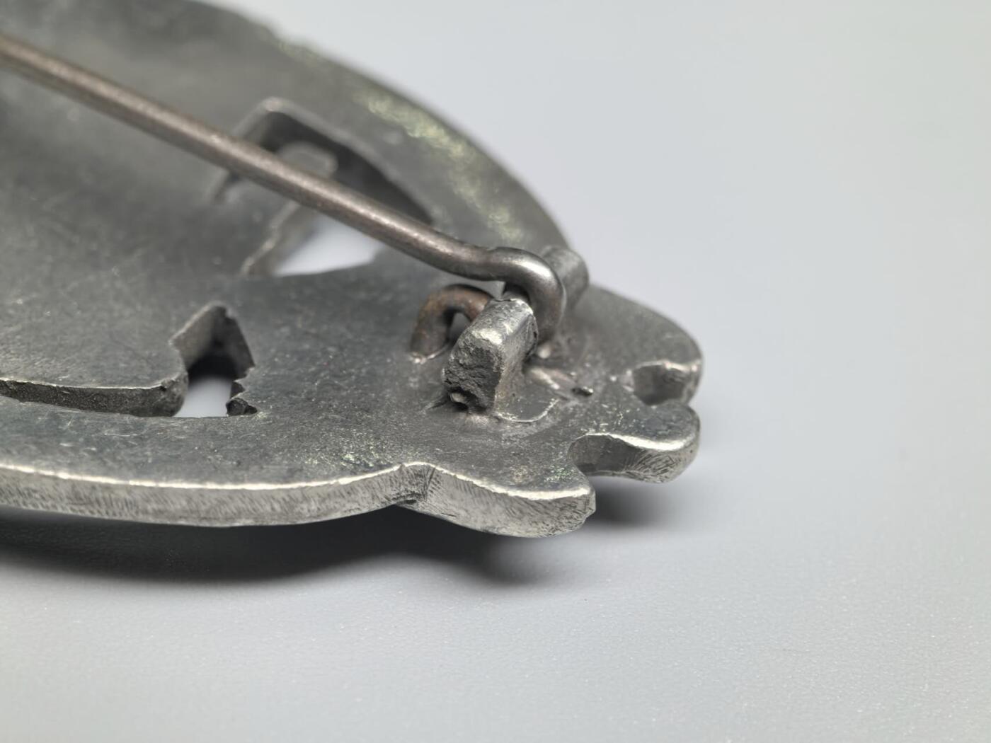 小驴勋章奖章收藏1月31日周六晚六点拍卖（珍爱和平，收藏战争，铭记历史，勿忘国耻，忠党爱国。有偿代拍，送拍规则在简介最后，参拍须阅读规则后再参拍，关系到运费包装发货时效真假辨别等关键信息，拍卖时不再发原图，看大图店主微信码在拍卖店铺介绍里） 现代工艺品银级坦克突击奖章