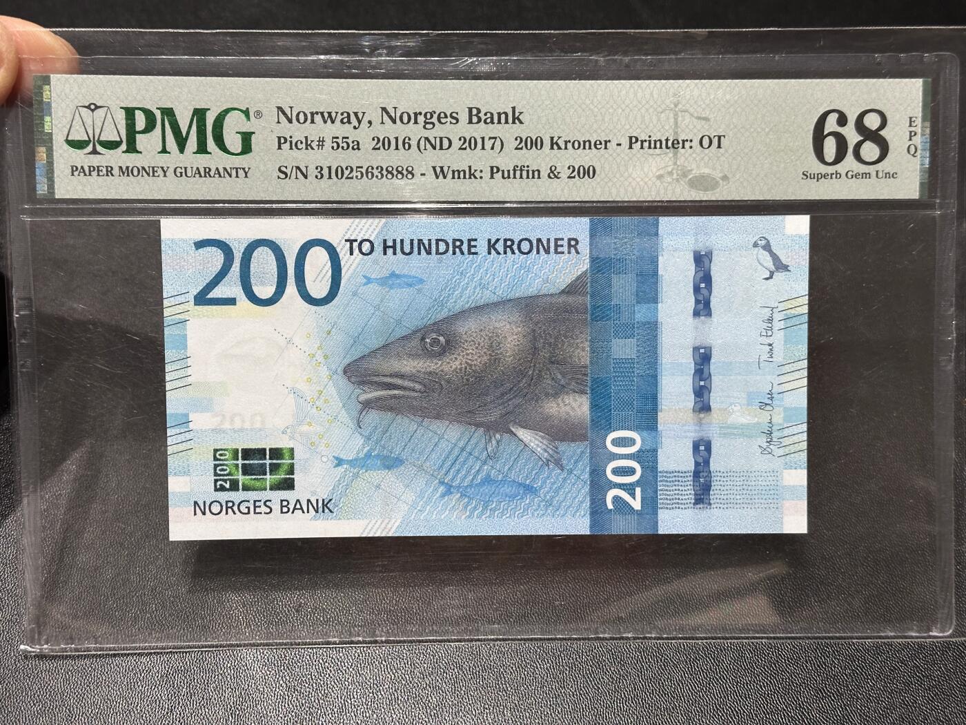 《外钞收藏家》第六百零六期（精品场）（本平台长期征集拍品、欢迎藏友们联系合作） 2016年挪威200克朗 海洋版 PMG68 高分 无47 豹子号888 初版