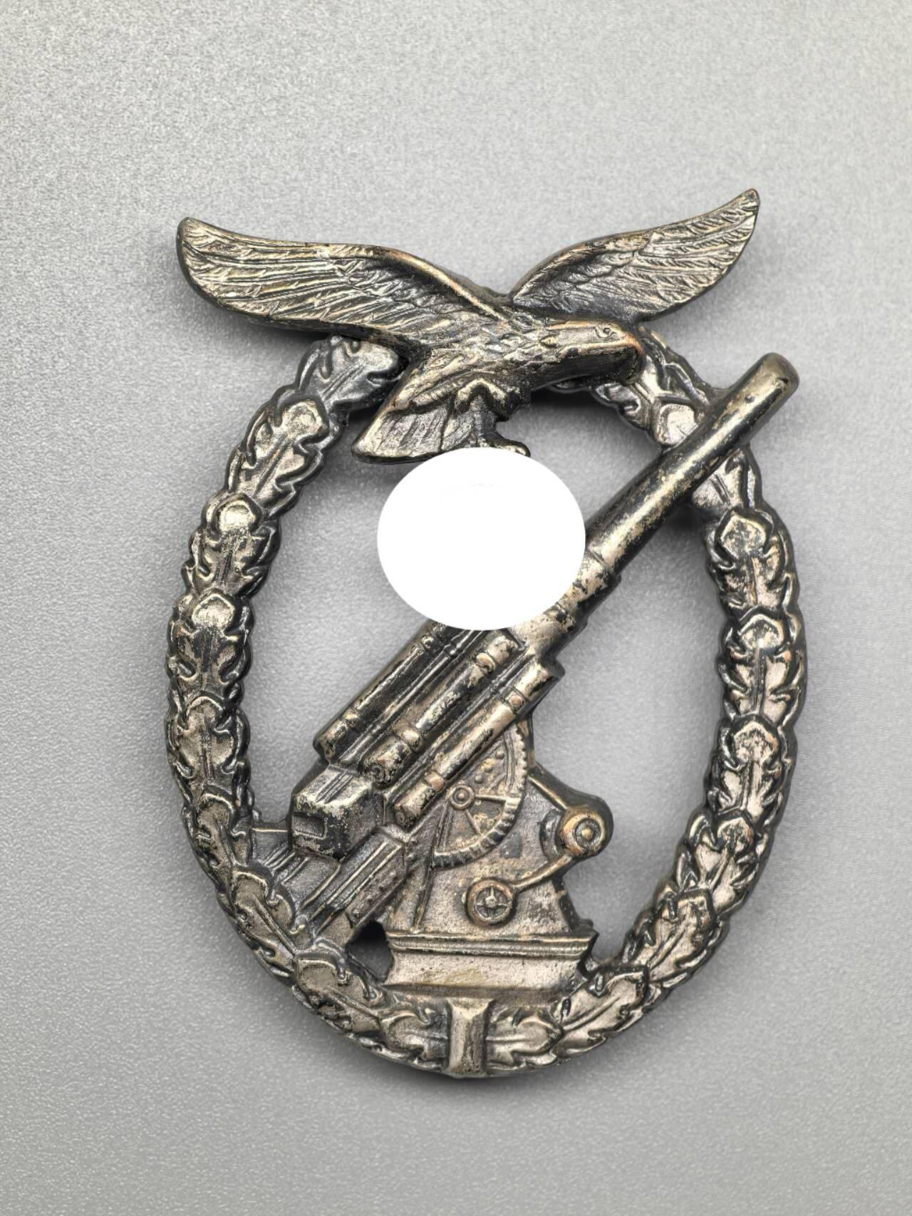 小驴勋章奖章收藏1月31日周六晚六点拍卖（珍爱和平，收藏战争，铭记历史，勿忘国耻，忠党爱国。有偿代拍，送拍规则在简介最后，参拍须阅读规则后再参拍，关系到运费包装发货时效真假辨别等关键信息，拍卖时不再发原图，看大图店主微信码在拍卖店铺介绍里） 现代工艺品空军防空奖章