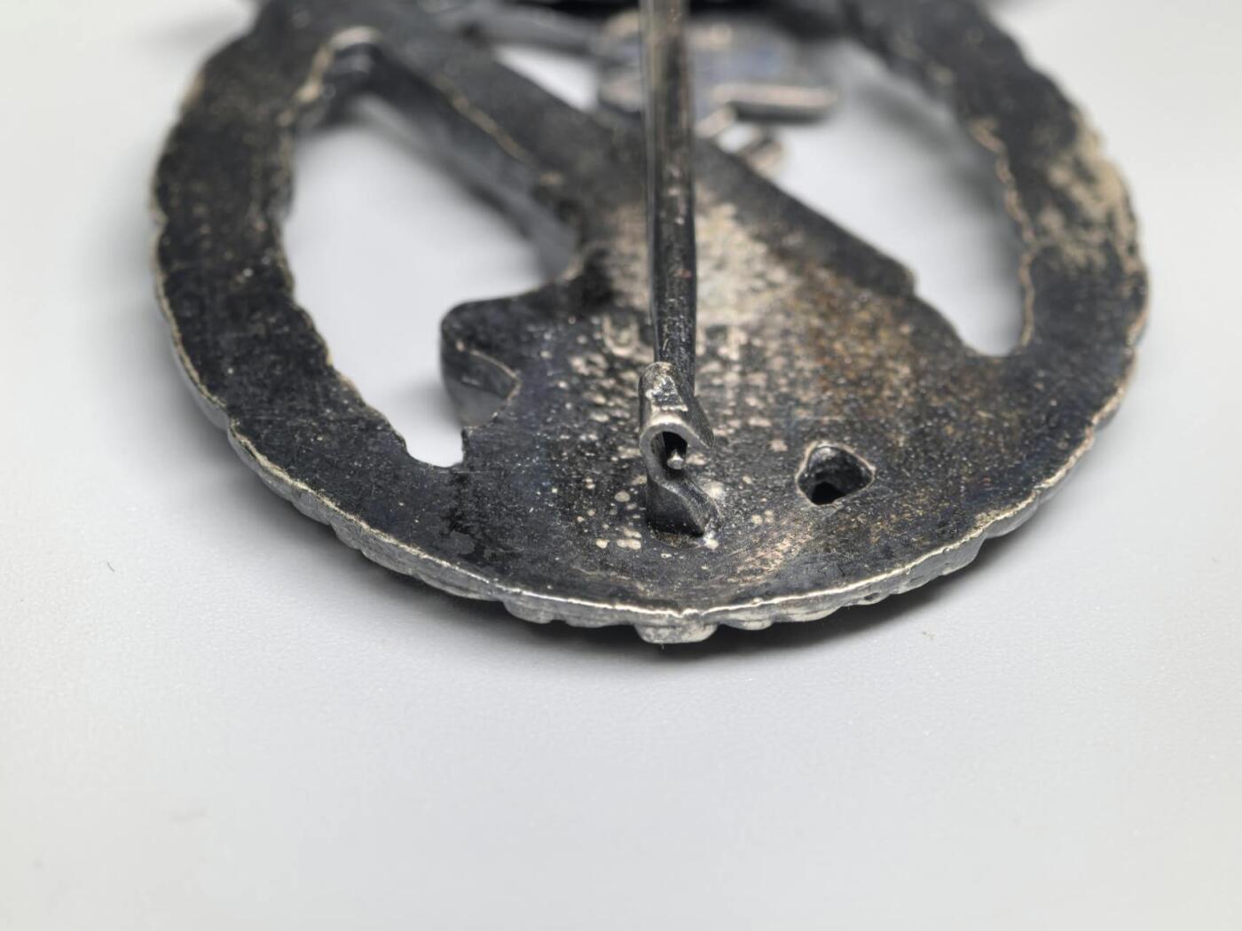 小驴勋章奖章收藏1月31日周六晚六点拍卖（珍爱和平，收藏战争，铭记历史，勿忘国耻，忠党爱国。有偿代拍，送拍规则在简介最后，参拍须阅读规则后再参拍，关系到运费包装发货时效真假辨别等关键信息，拍卖时不再发原图，看大图店主微信码在拍卖店铺介绍里） 现代工艺品空军防空奖章