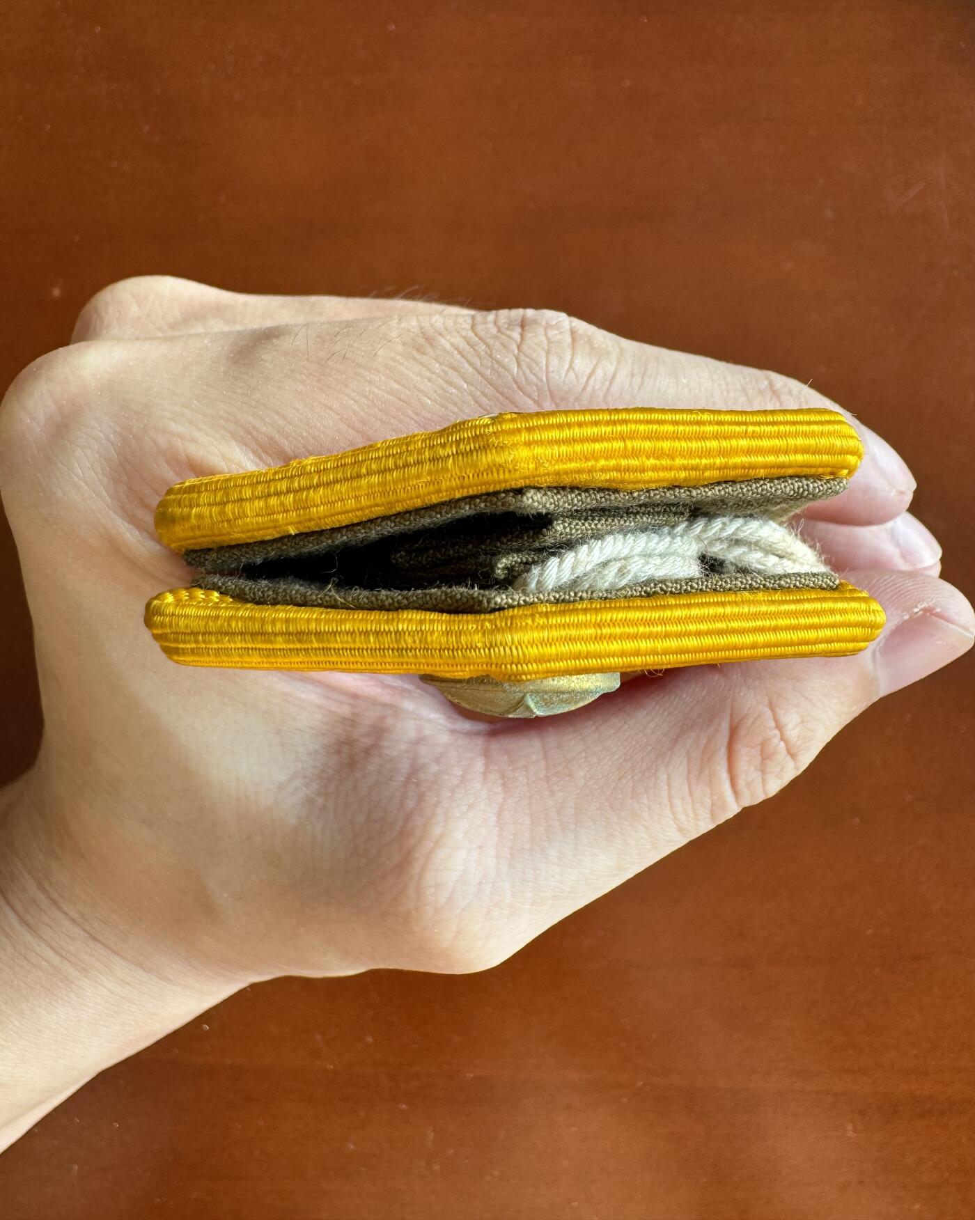 五哥徽章群   31号周六晚上八点4群联拍 肩