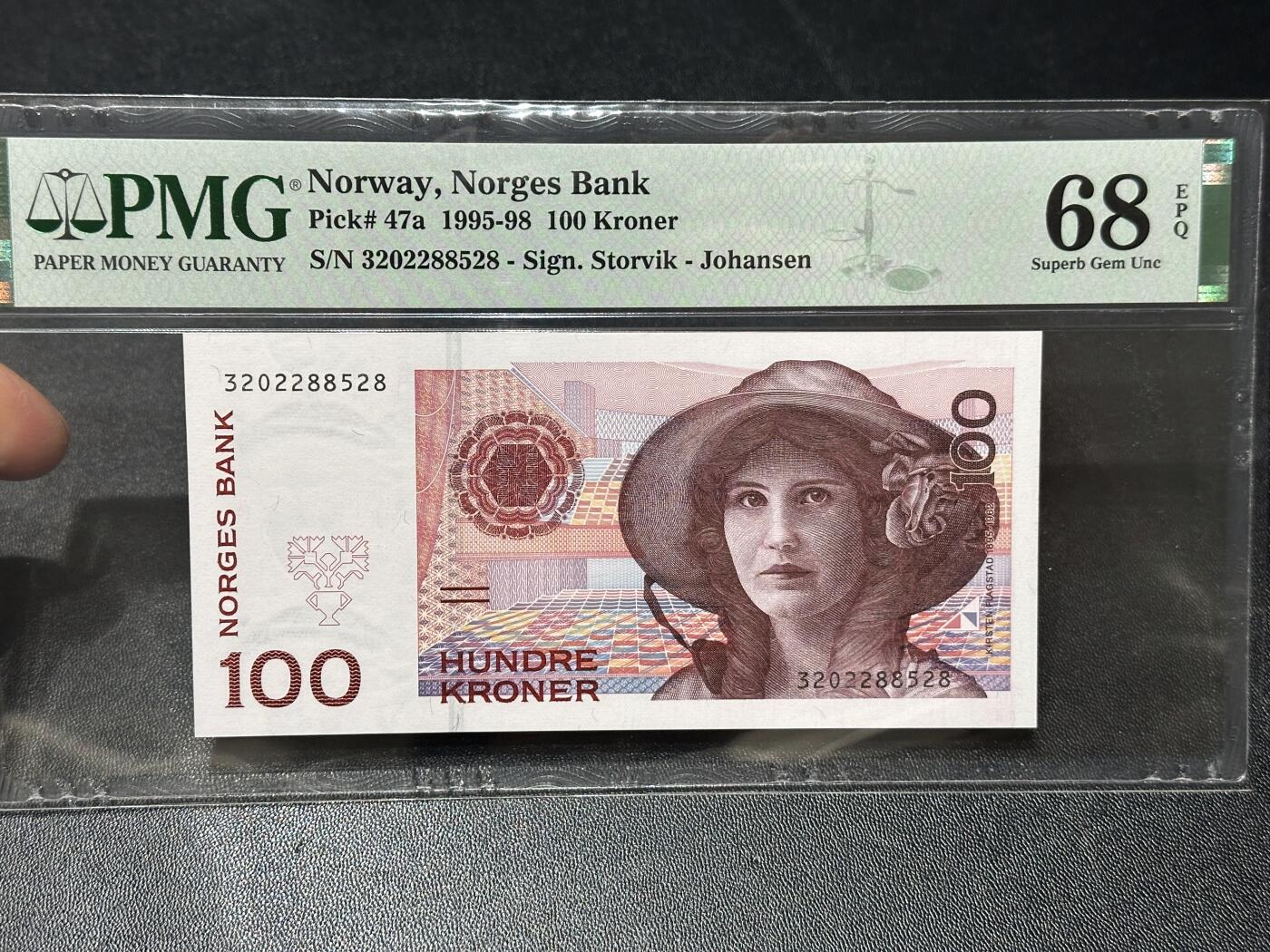 《外钞收藏家》第六百零六期（精品场）（本平台长期征集拍品、欢迎藏友们联系合作） 1995年挪威100克朗 初版 PMG68 高分 无47尾8