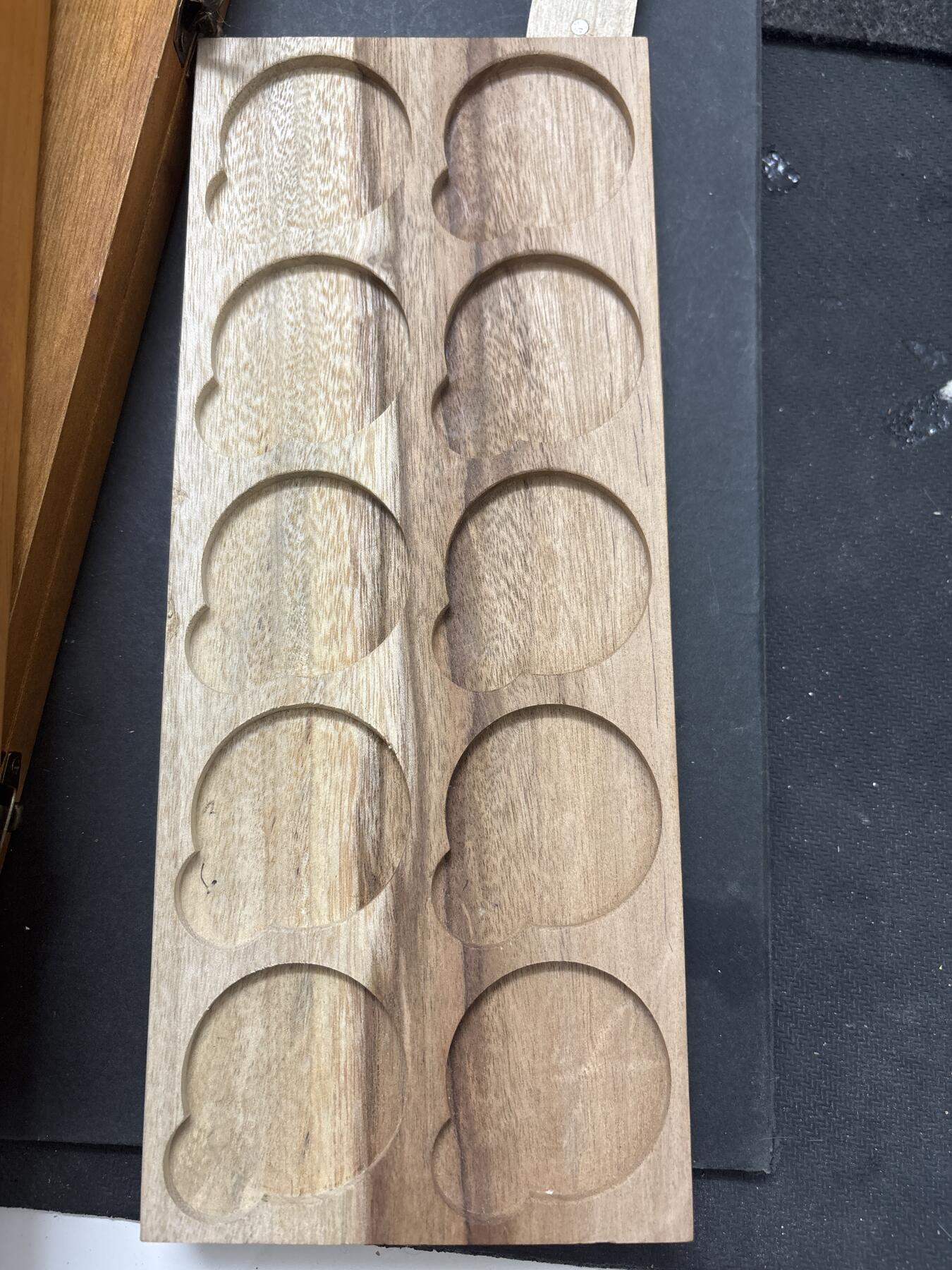 文馨钱币收藏 2026新年第五场（第 291 场）【长期接代拍品】 两个银元高级木盒，可装 20 枚银元，高端大气，带木香味，最后五个送，非卖品，送送送