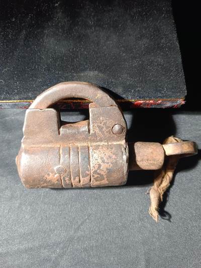 115期新疆红钱粟特钱币丝路钱币专场 - 清代新疆少数民族地区铁锁(可正常打开)