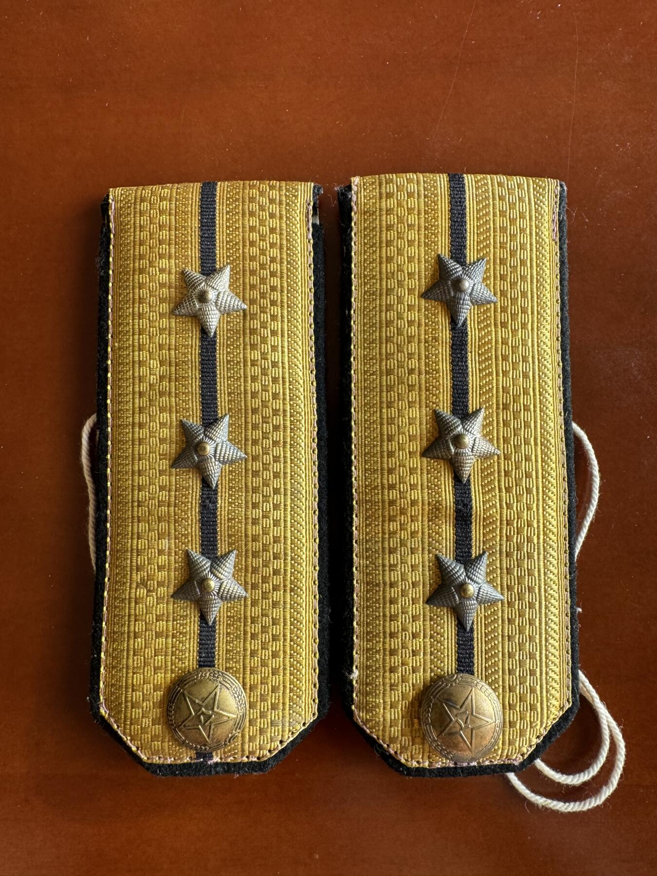 五哥徽章群   31号周六晚上八点4群联拍 肩