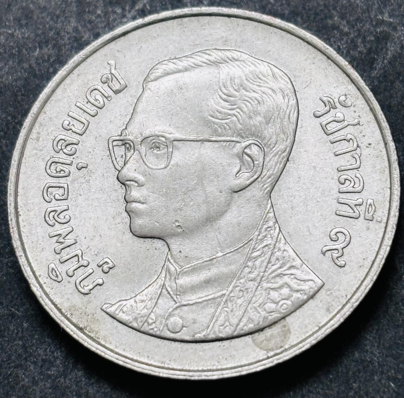 文馨钱币收藏 2026新年第五场（第 291 场）【长期接代拍品】 少见版本，龙头在右边，1987-88 年泰国老版 5 泰铢，第 17 版本，只发行两年，5 泰铢更是少见