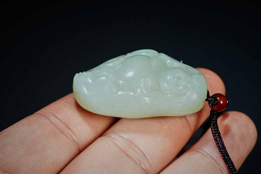 上海都达杂项专场十二（全场包邮】 和田玉精雕《刘海戏金蟾》挂件89-31