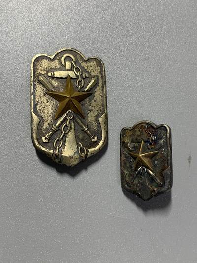 远东徽章小铺2月1日周日晚上9点结束 - 军人会两枚