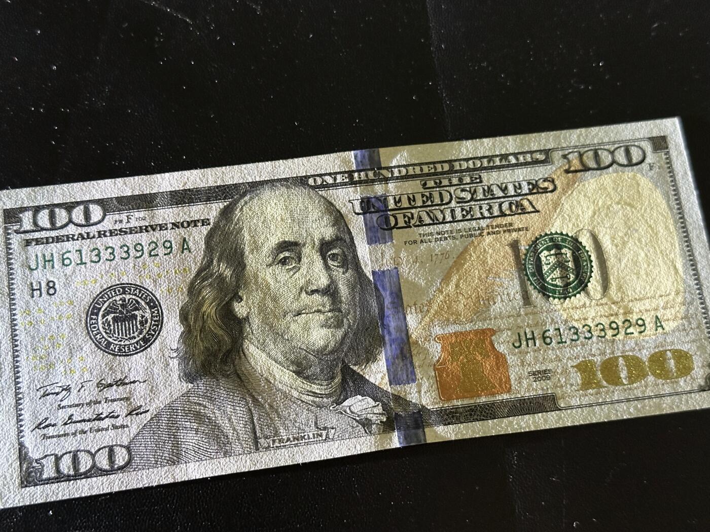 《外钞收藏家》第六百零六期（精品场）（本平台长期征集拍品、欢迎藏友们联系合作） 2009年无A版彩版100美元 全新UNC 无47 尾929