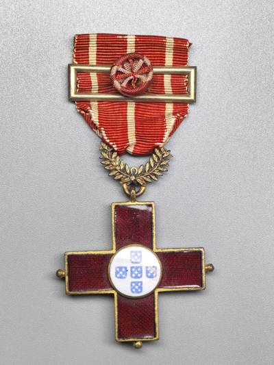 小驴勋章奖章收藏1月31日周六晚六点拍卖（珍爱和平，收藏战争，铭记历史，勿忘国耻，忠党爱国。有偿代拍，送拍规则在简介最后，参拍须阅读规则后再参拍，关系到运费包装发货时效真假辨别等关键信息，拍卖时不再发原图，看大图店主微信码在拍卖店铺介绍里） - 葡萄牙红十字功勋勋章，铜质局部珐琅，1925年版。1908年5月7日设立