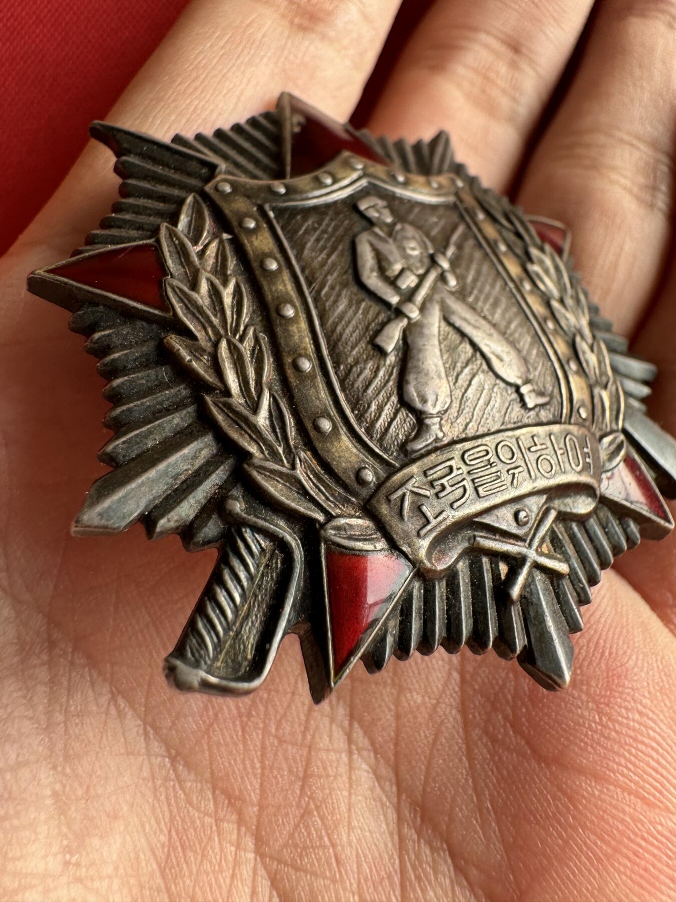 五哥徽章群   31号周六晚上八点4群联拍