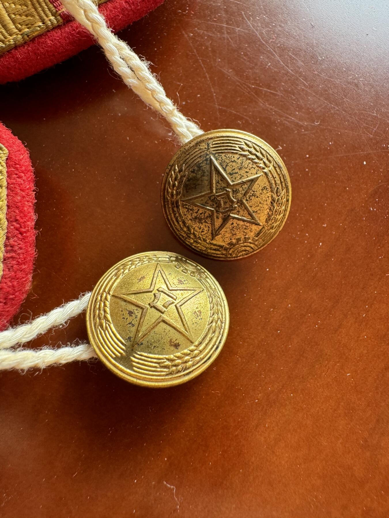 五哥徽章群   31号周六晚上八点4群联拍 肩