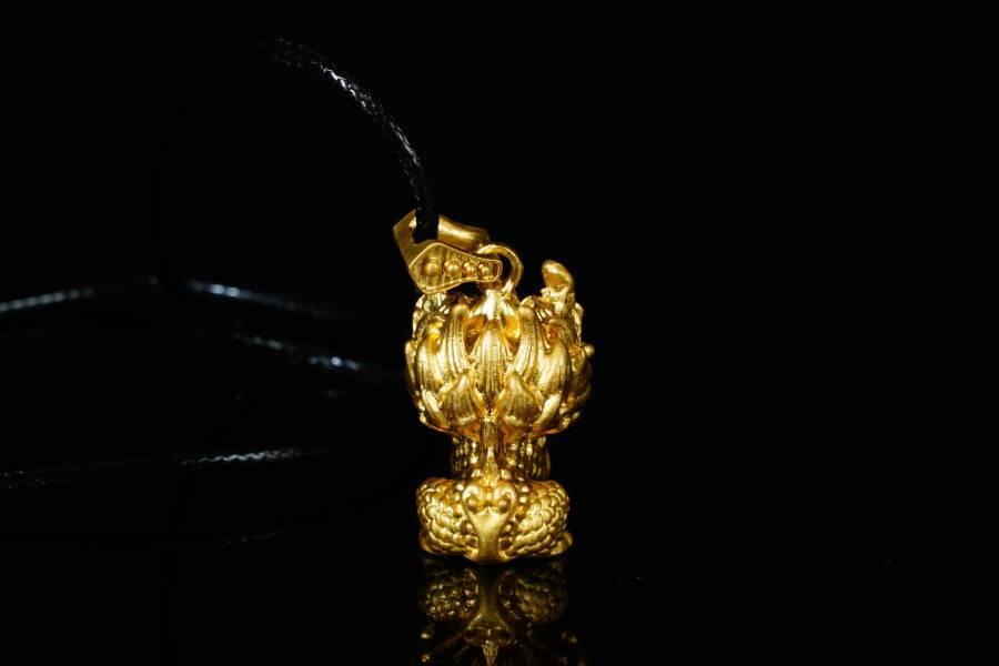 上海都达杂项专场十八（全场包邮） 天然镀金瑞兽麒麟嵌和田玉蛋面挂件 附鉴定证书