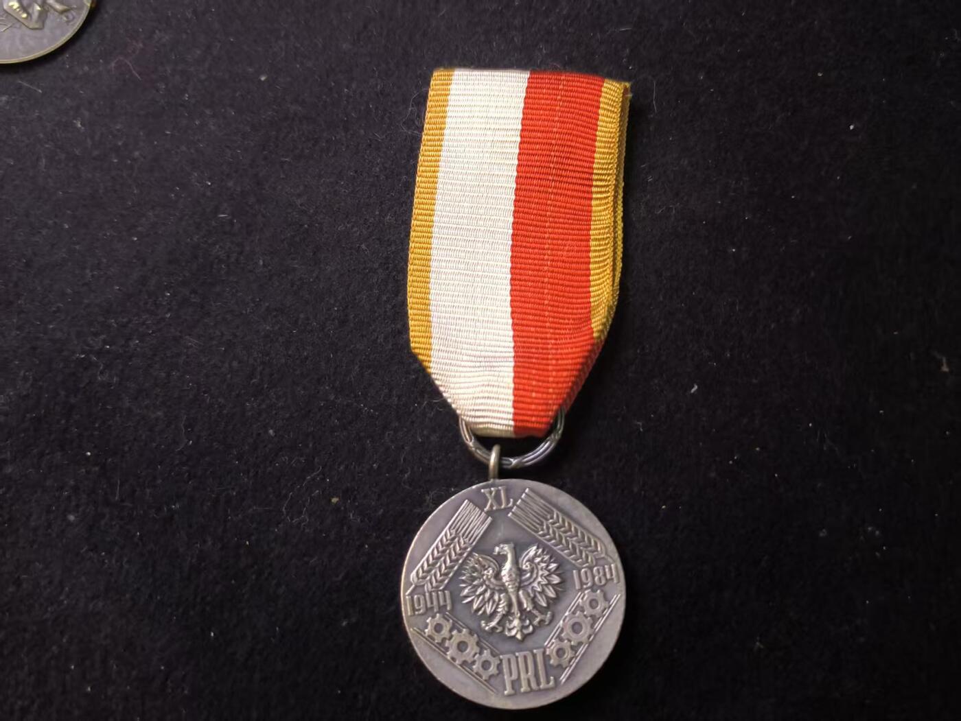 （店主清仓 大量自藏 制服徽章盛宴）罗岚⭐爱藏⭐甄选专拍第五场-分享拍场赚佣（实体经营） 波兰人民共和国建国四十周年奖章