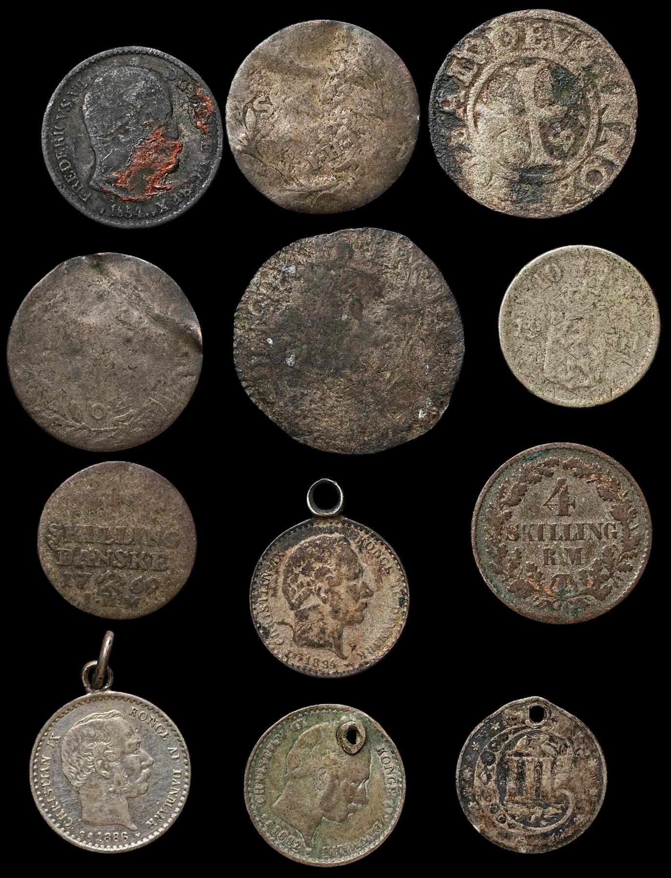 修遠堂世界钱币第103期 世界旧银币一组，品烂，以低银币为主，总重14.01g