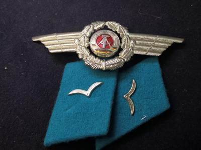 （店主清仓 大量自藏 制服徽章盛宴）罗岚⭐爱藏⭐甄选专拍第五场-分享拍场赚佣（实体经营） - 民主德国人民军空军帽徽  帽徽系军官