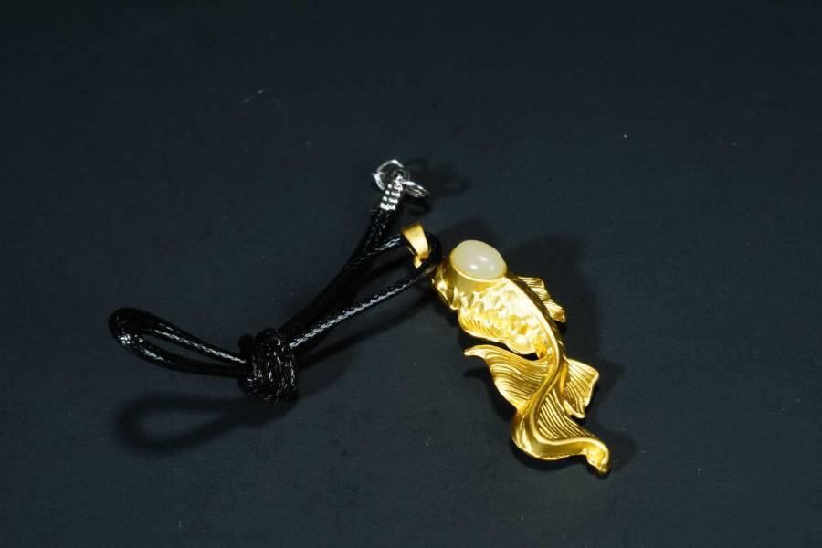 上海都达杂项专场十八（全场包邮） 天然和田玉蛋面小金鱼挂件 附鉴定证书