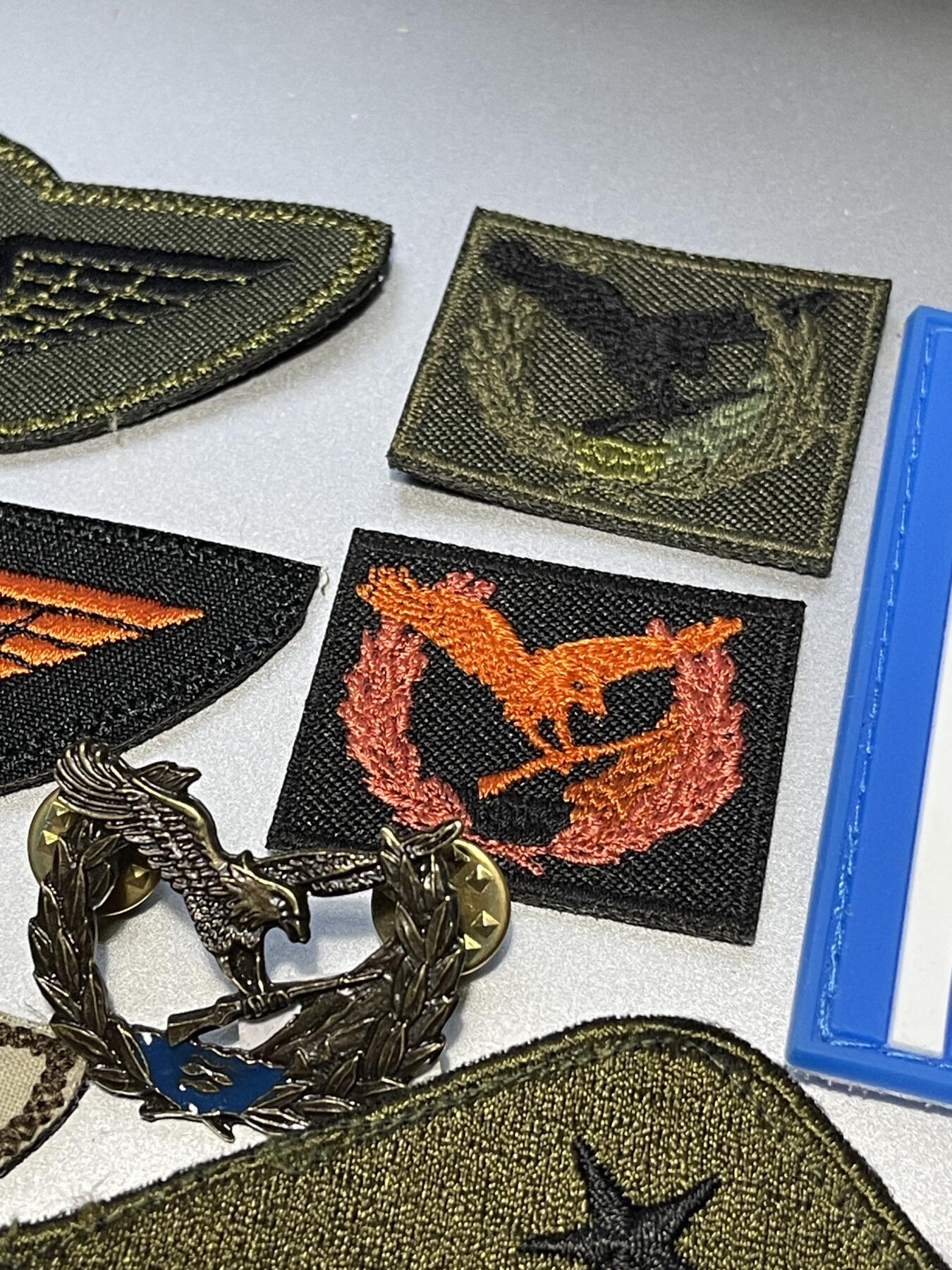 原版希腊伞兵空降兵伞降章山地兵雄鹰徽章一套出（可交换朝鲜苏联勋章奖章）