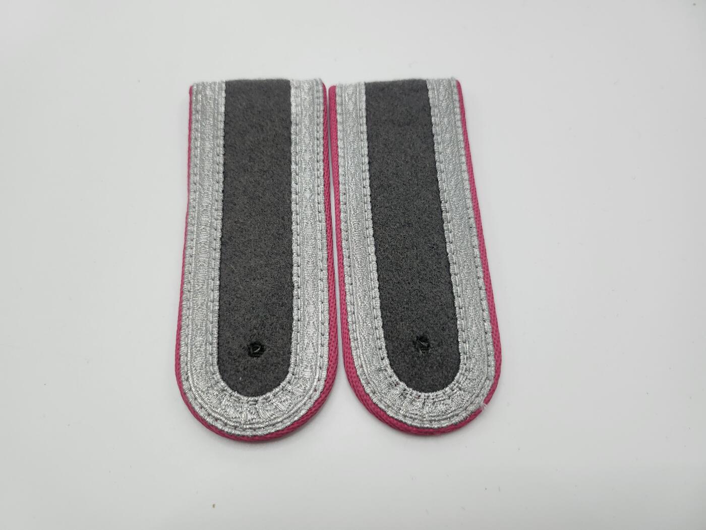 南水社第二次拍卖 东德人民军装甲兵下士肩章（一对）